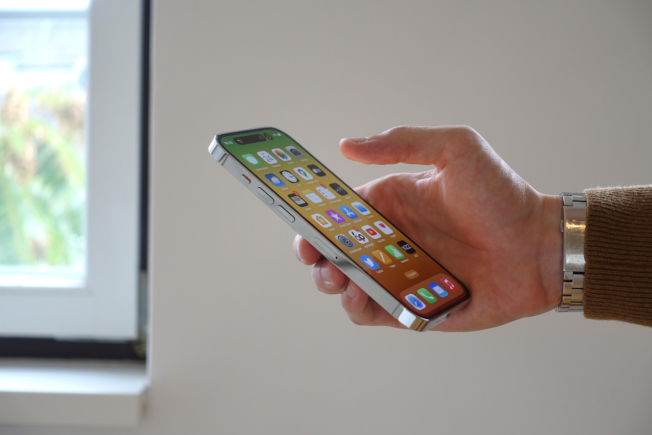 iPhoneでeSIMを利用する際の格安SIMの選び方は？