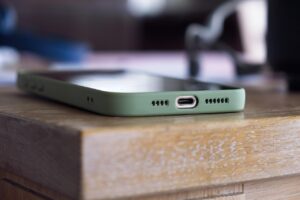 iPhoneで使える格安SIMのeSIMはどこで探せる？