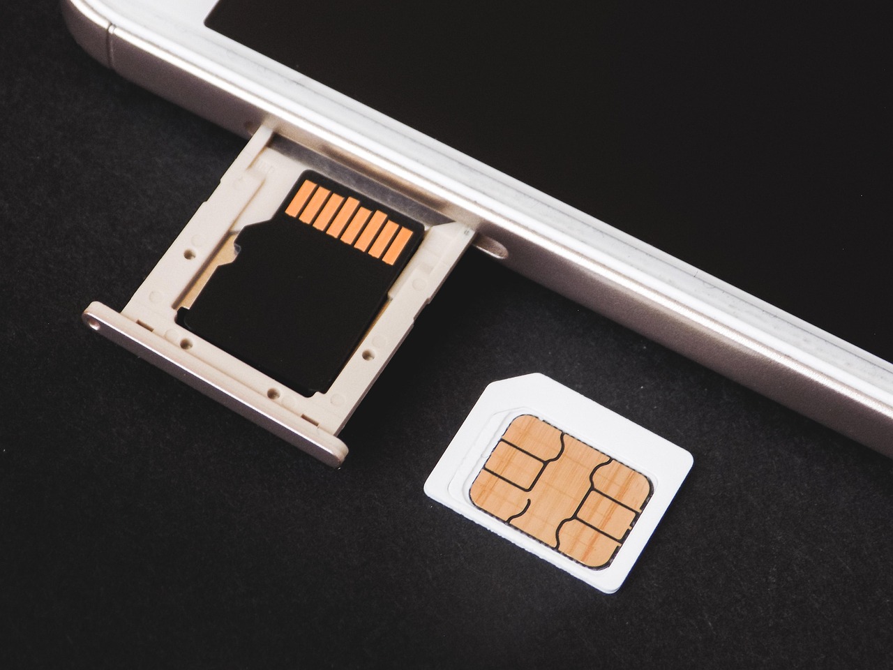 格安SIMとeSIMの違いは何ですか？